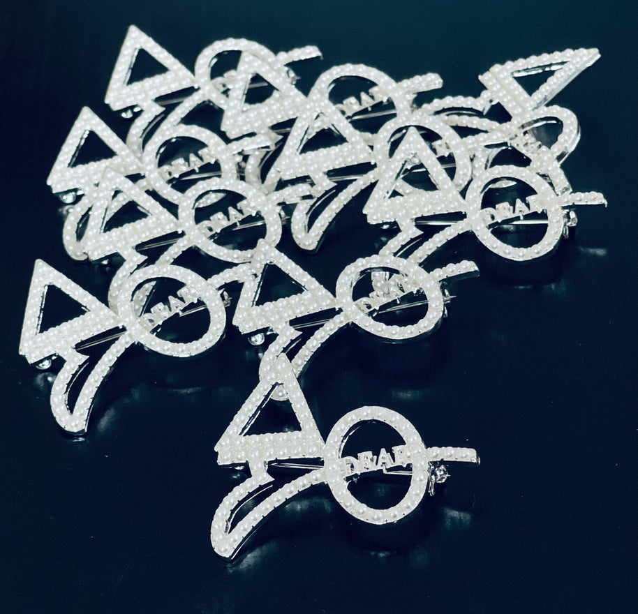 Pearl Delta Dear Pin